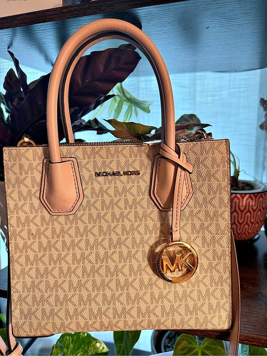 Michael Kors Handbags - Michael Kors Mercer Gallery Medium Logo Tote Bag